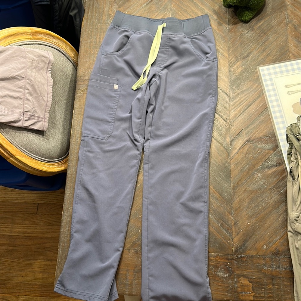Figs Kade™ Cargo Scrub Pants size: XXS Petite